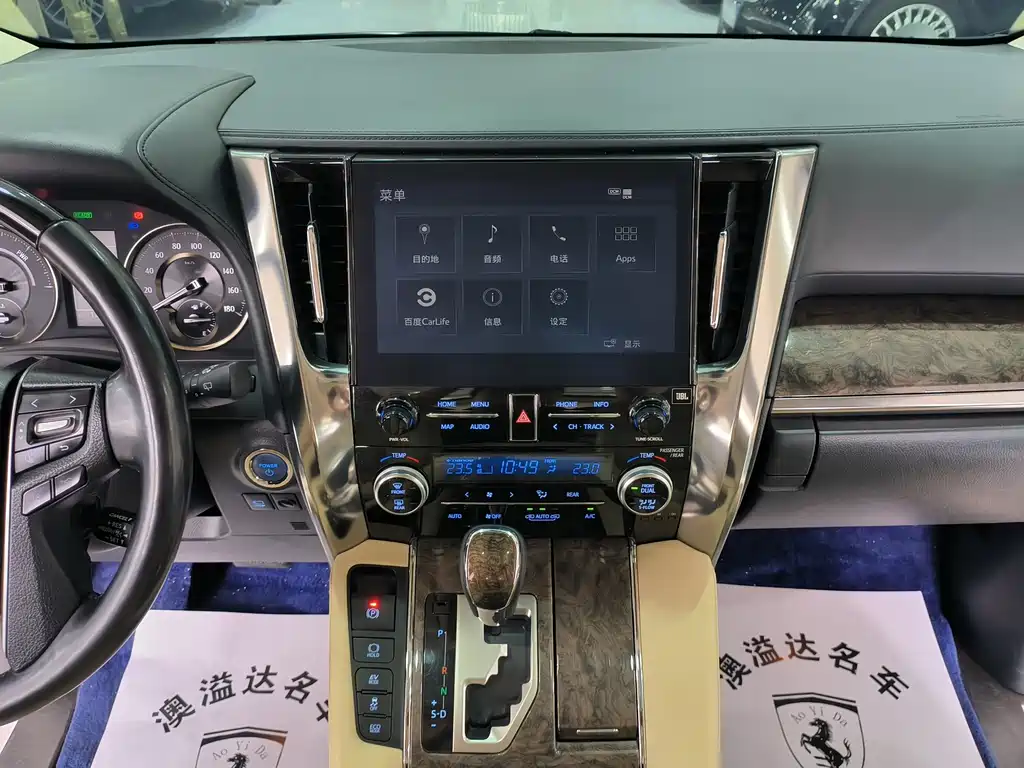 Toyota Alphard — миниатюра 8
