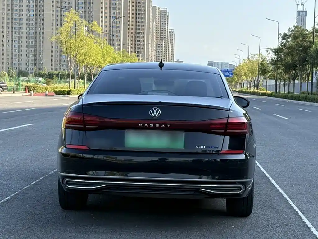 Volkswagen Passat PHEV — миниатюра 10