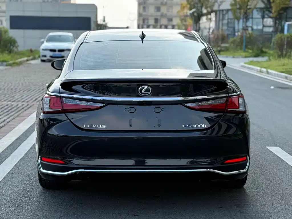 Lexus ES — миниатюра 5