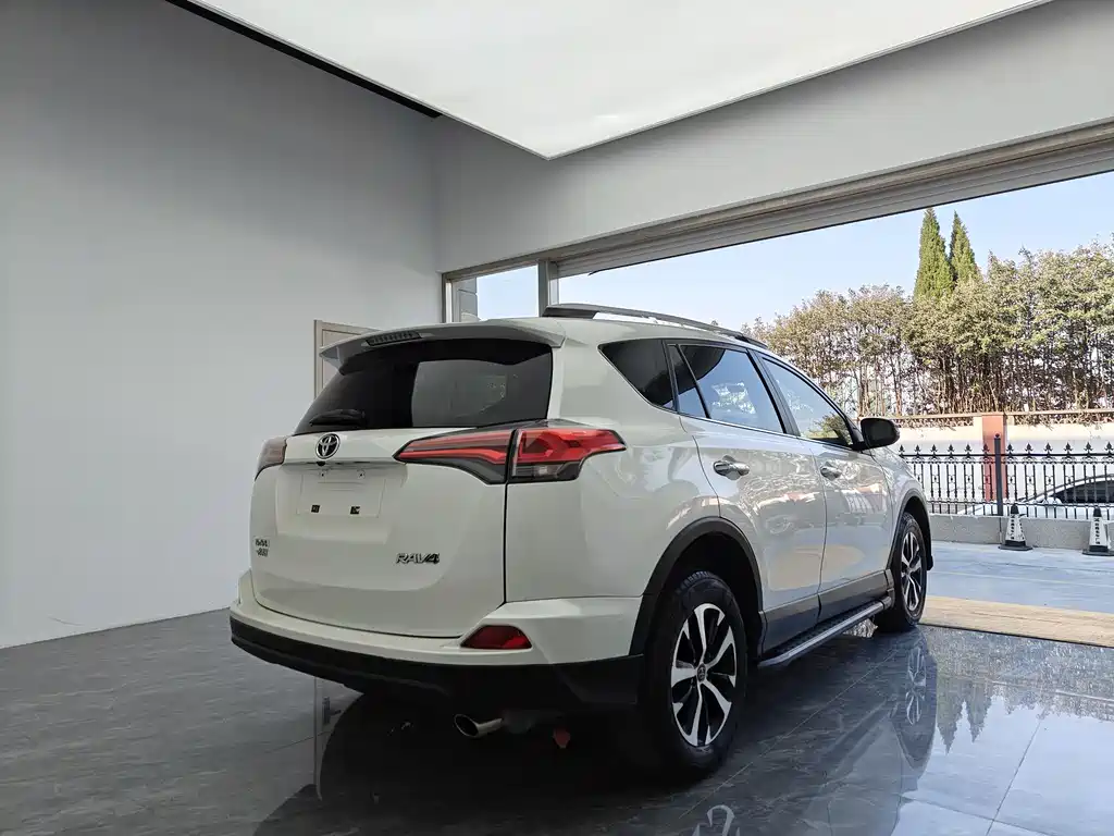 Toyota RAV4 2016 2.0L CVT V