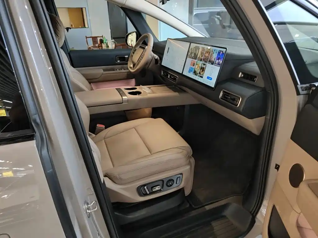 Li Auto Li MEGA — миниатюра 25