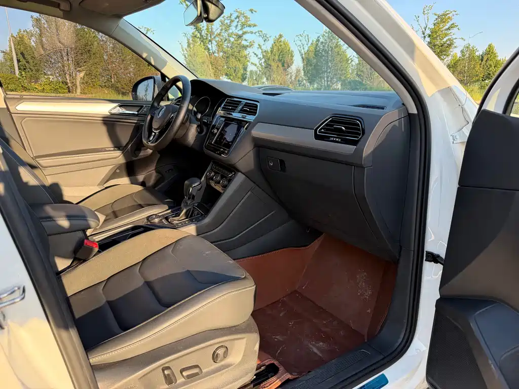Volkswagen Tiguan L — миниатюра 19