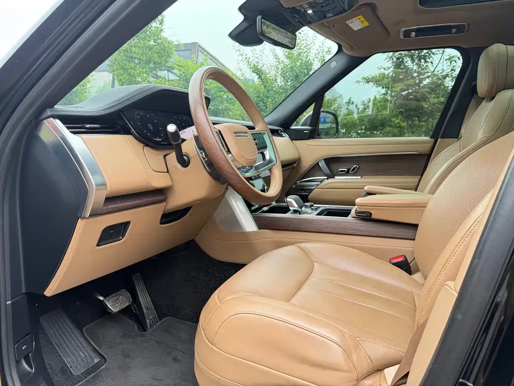 Land Rover Range Rover 2023 3.0 L6 400PS мест Long Wheelbase