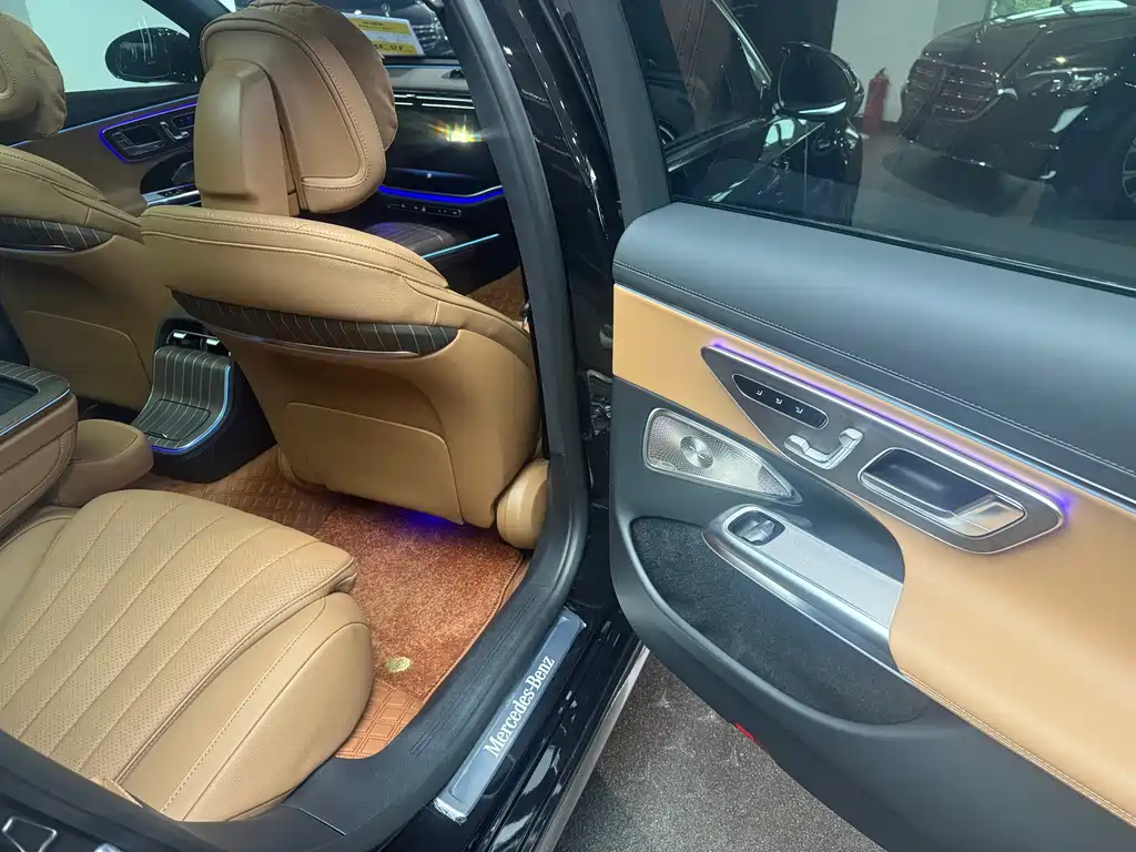 Mercedes-Benz E-Class — миниатюра 5