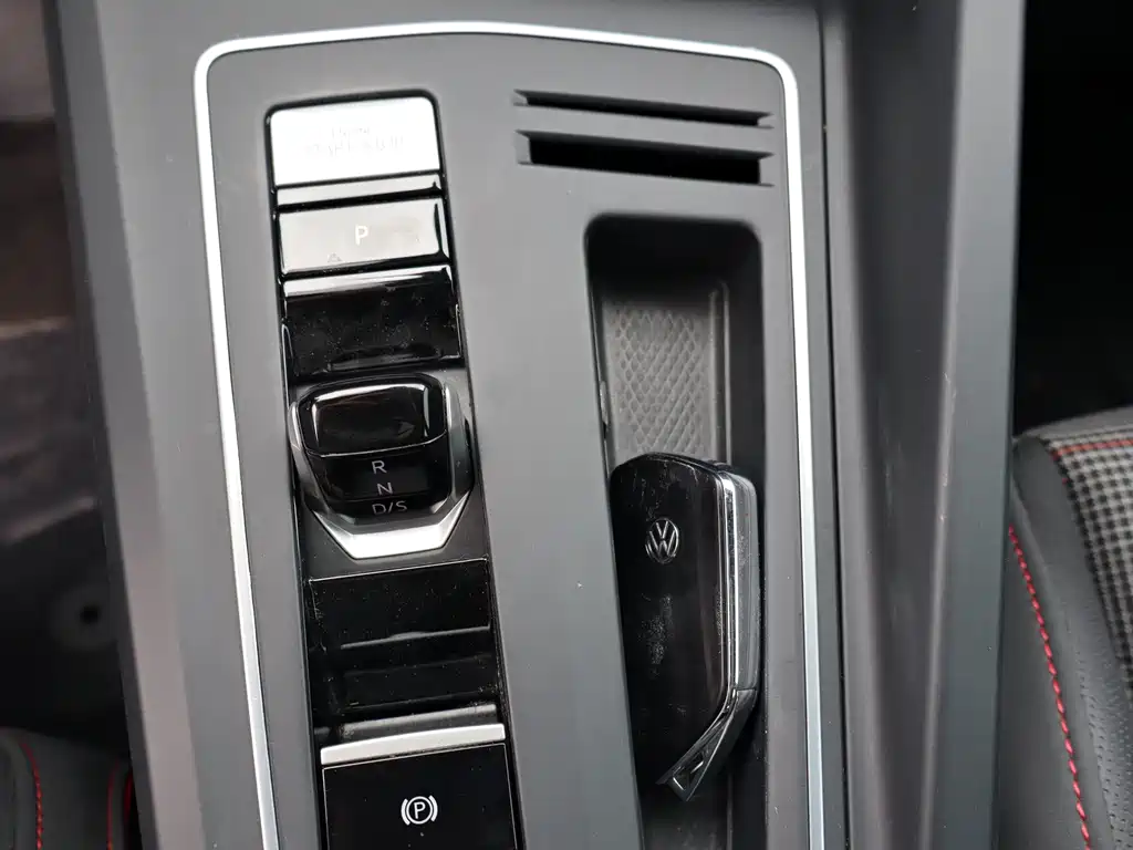 Volkswagen Golf GTI — миниатюра 14