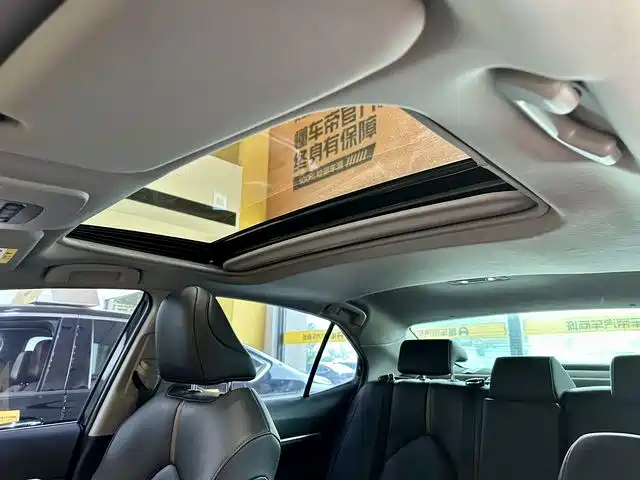 Toyota Camry — миниатюра 13