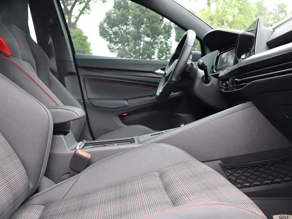 Volkswagen Golf GTI — миниатюра 12