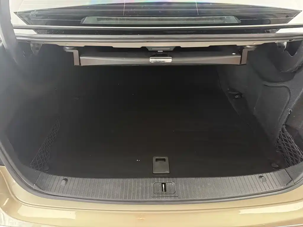 Mercedes-Benz E-Class (Import) — миниатюра 27