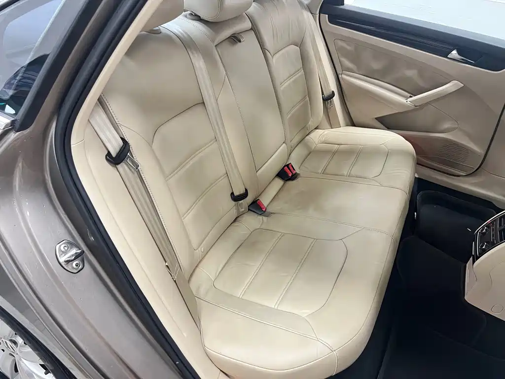 Volkswagen Passat — миниатюра 12