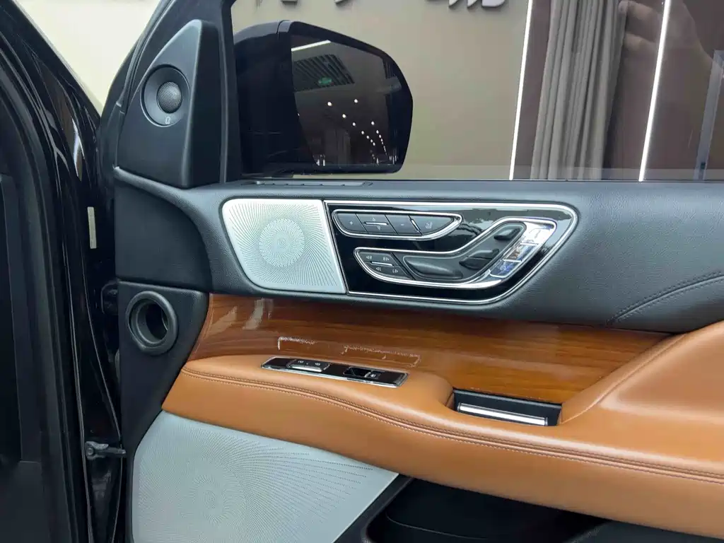 Lincoln Navigator — миниатюра 6