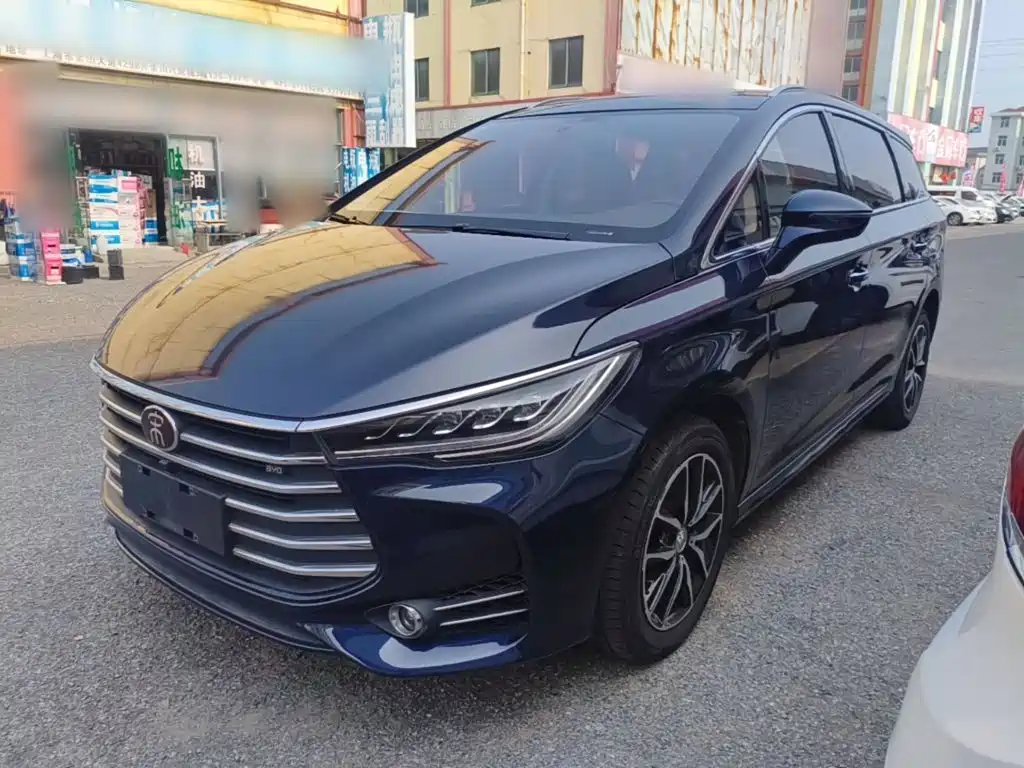 BYD MAX