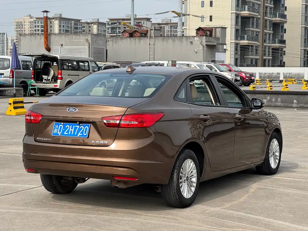 Ford Escort — миниатюра 6