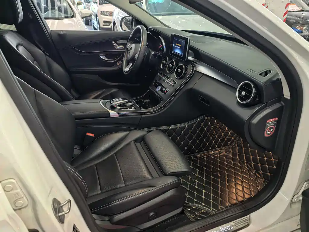 Mercedes-Benz C-Class — миниатюра 14