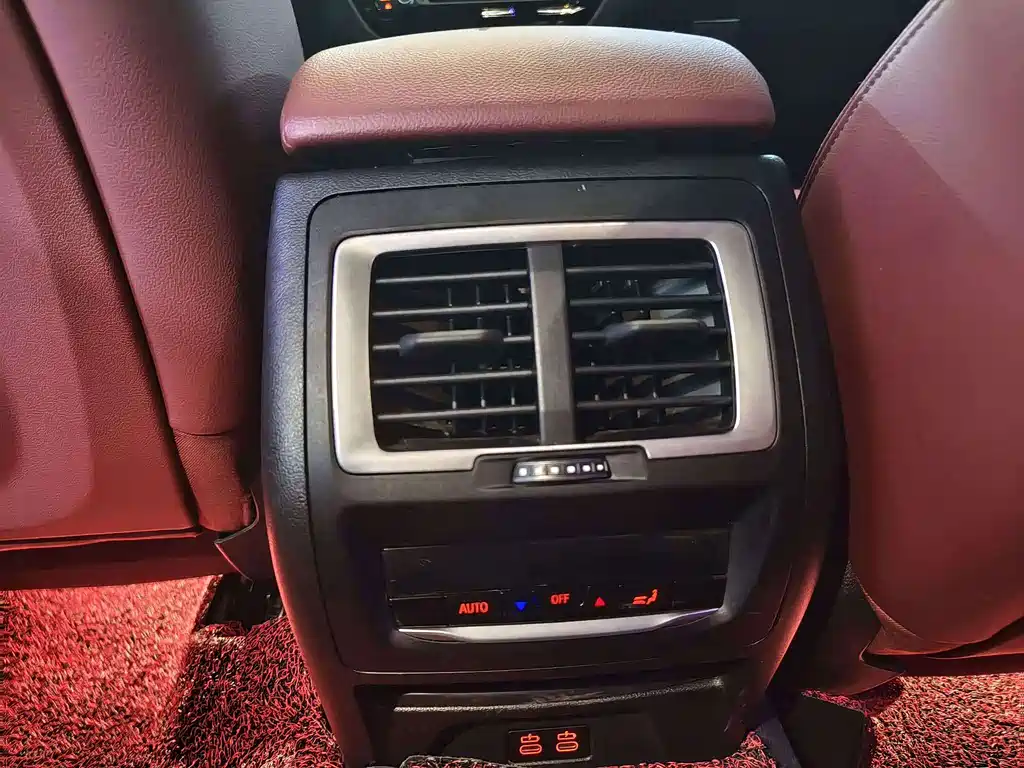 BMW iX3 — миниатюра 11