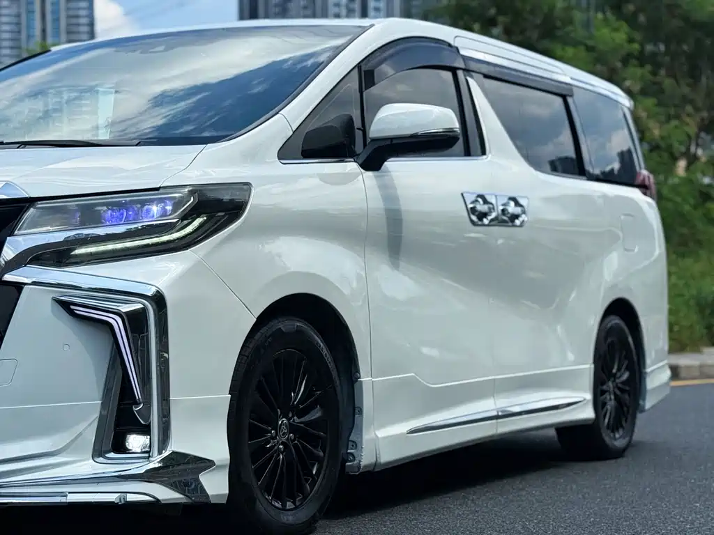 Toyota Vellfire — миниатюра 10