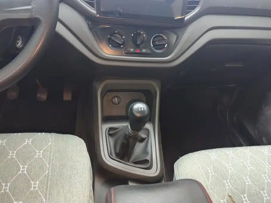Wuling Hongguang V — миниатюра 16
