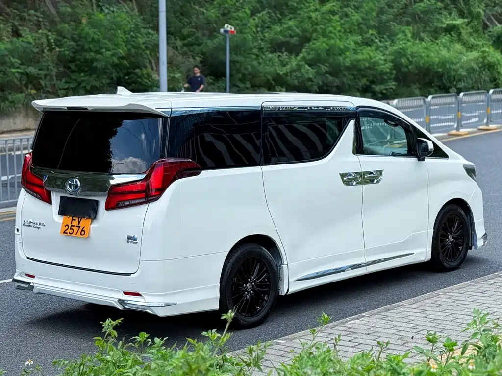 Toyota Vellfire — миниатюра 5
