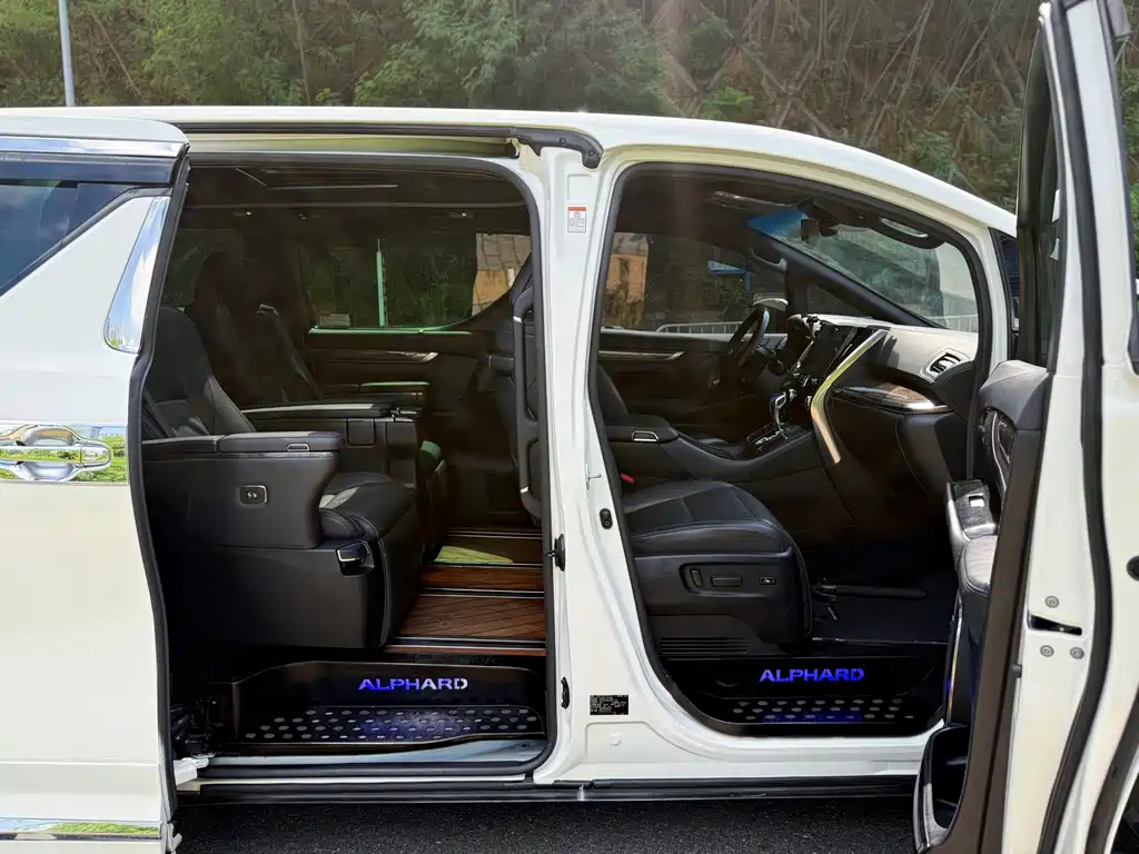 Toyota Vellfire — миниатюра 20