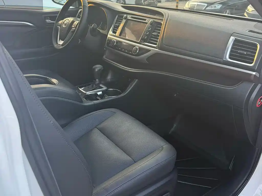 Toyota Highlander — миниатюра 9