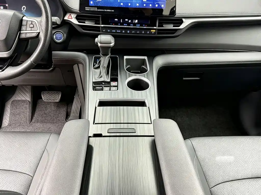 Toyota Sienna — миниатюра 14