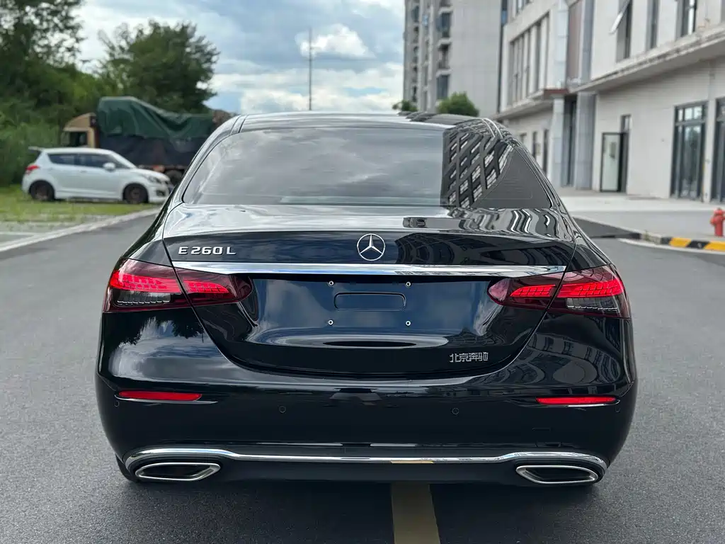 MERCEDES-BENZ E CLASS