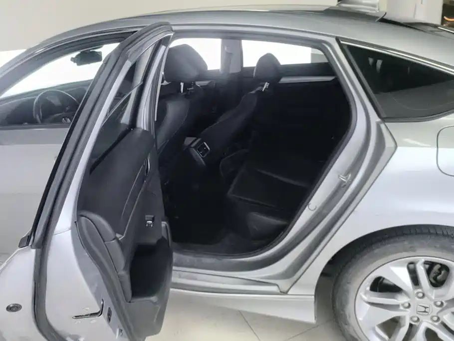 Honda Accord — миниатюра 11