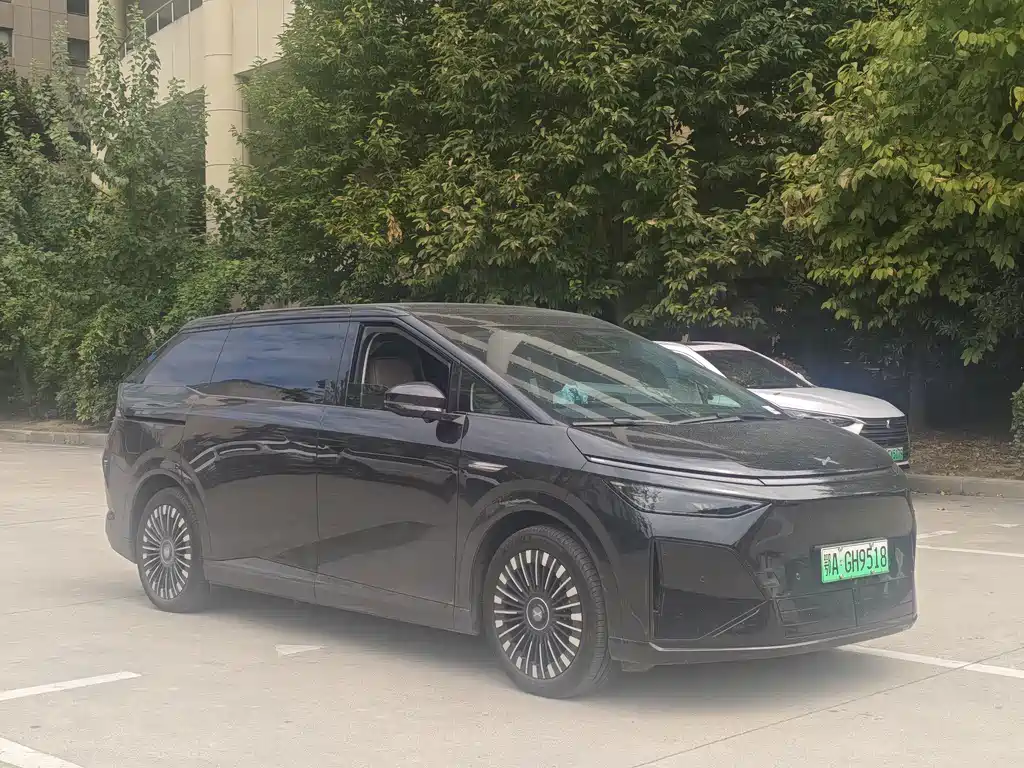 XPeng X9 — миниатюра 3