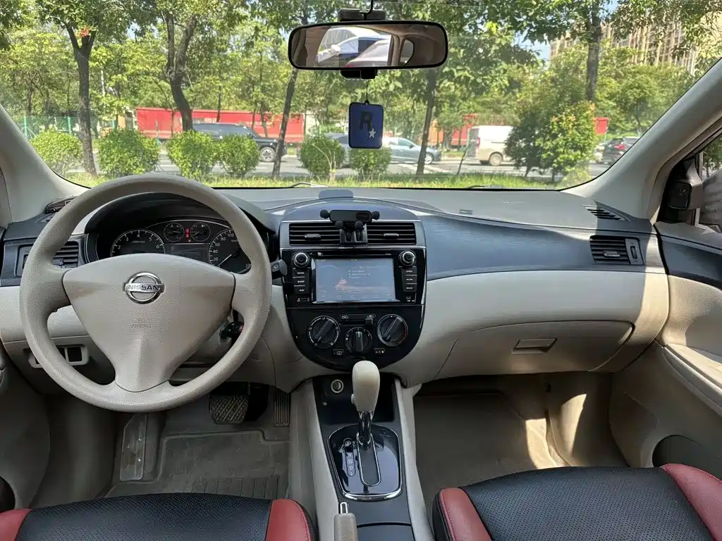 Nissan Tiida — миниатюра 5