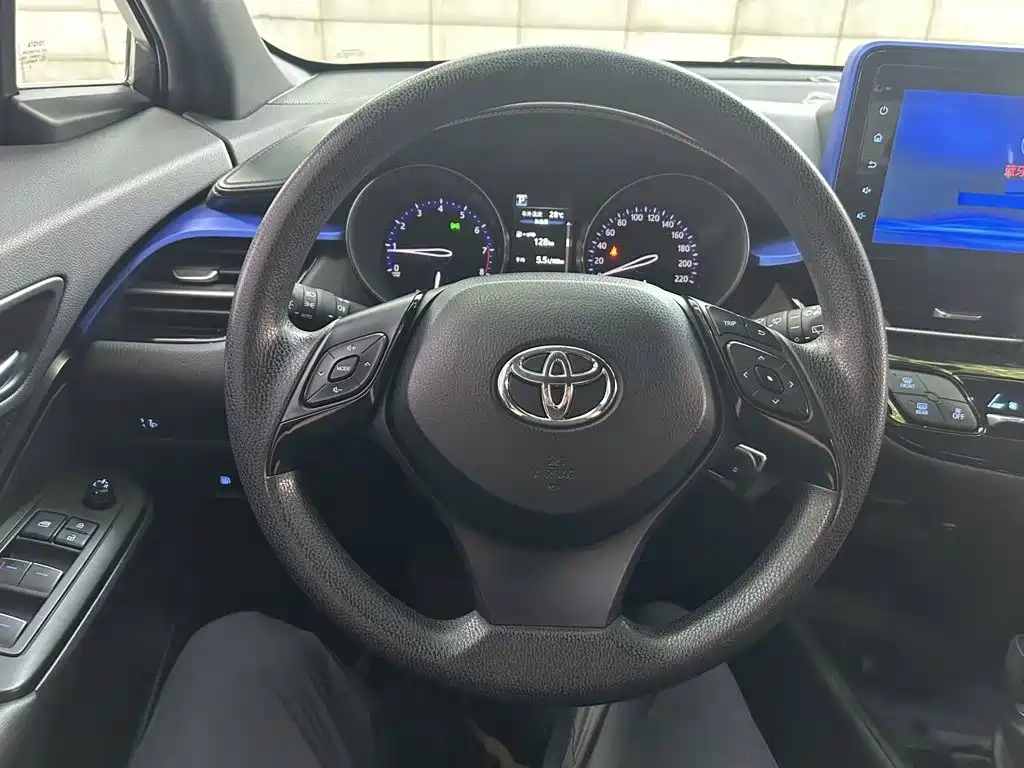 Toyota C-HR — миниатюра 8