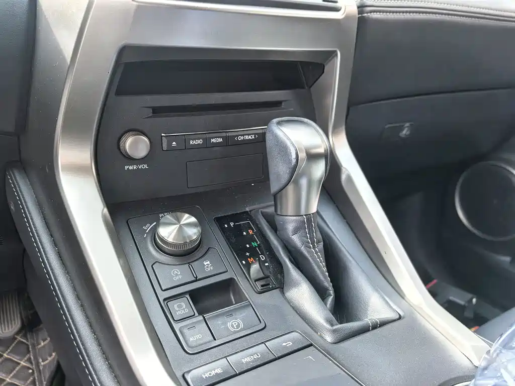 Lexus NX — миниатюра 11