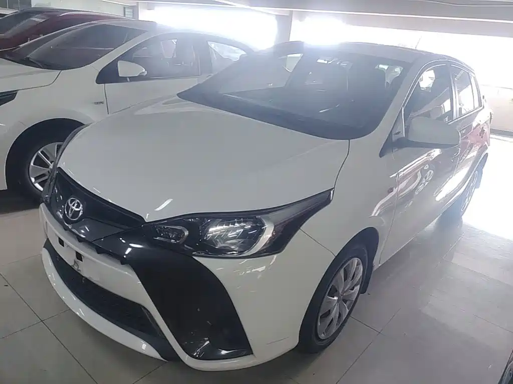 Toyota Yaris L — миниатюра 2