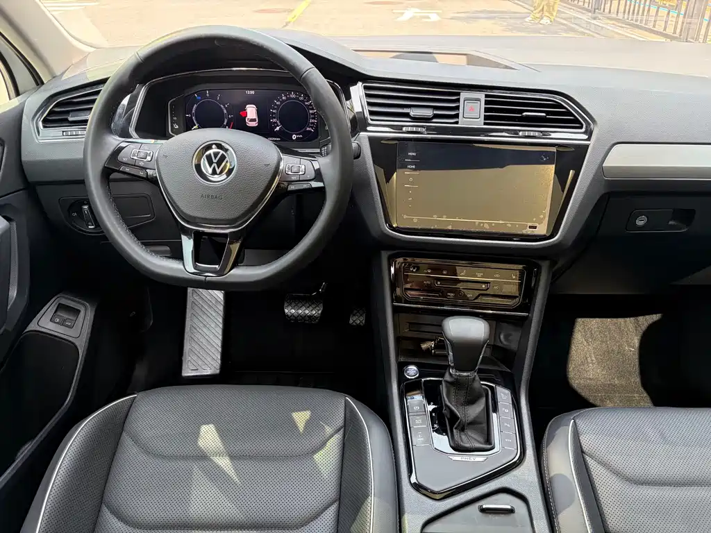 Volkswagen Tiguan L PHEV — миниатюра 10
