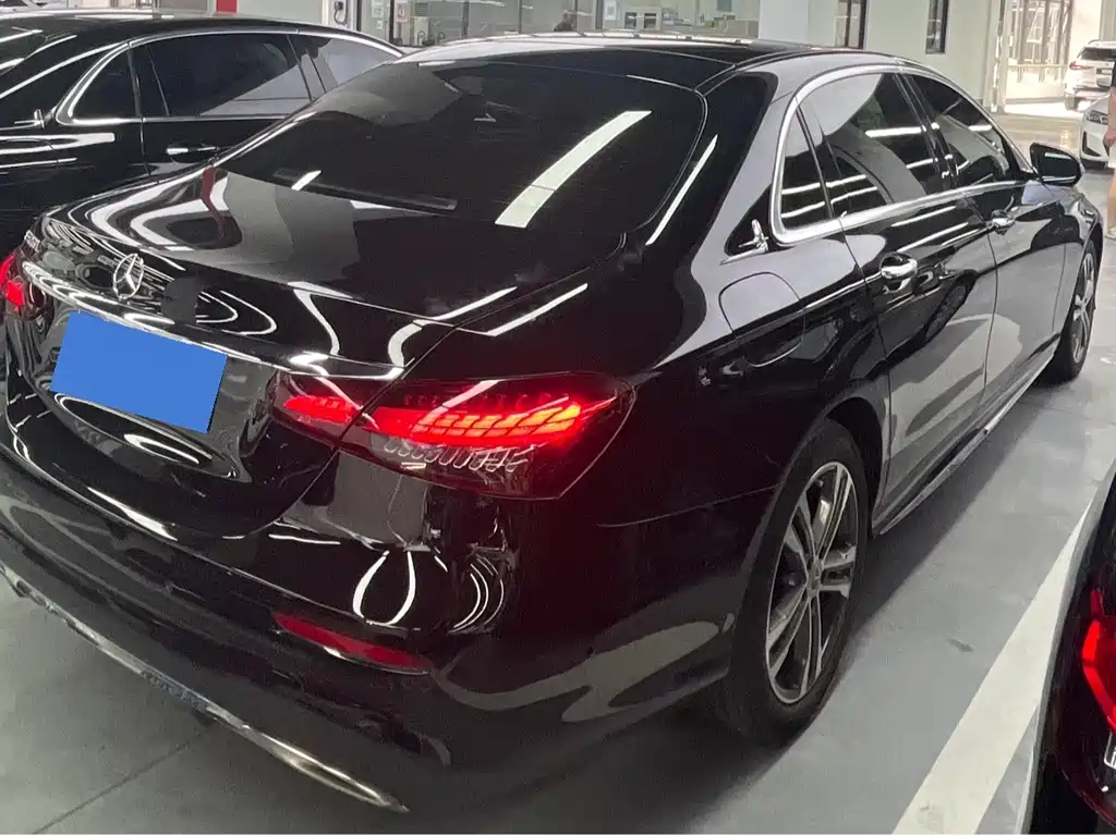 Mercedes-Benz E-Class — миниатюра 10