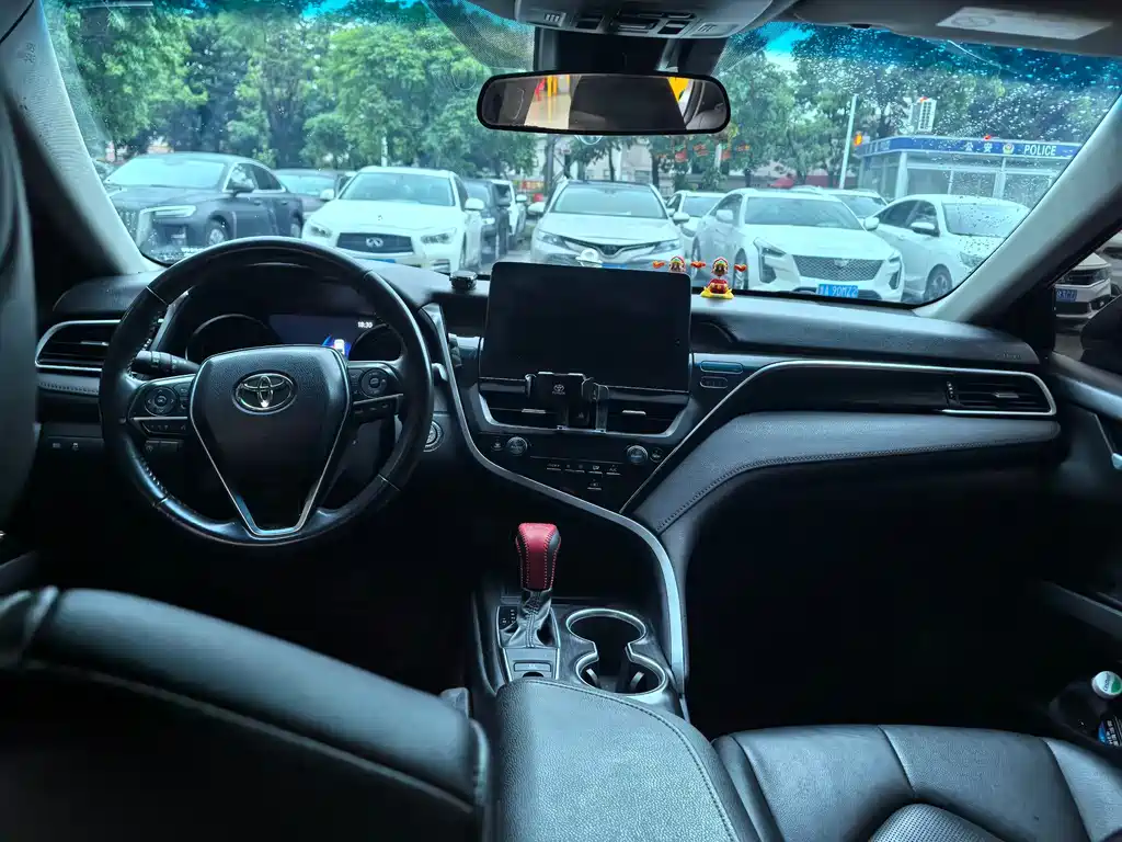 Toyota Camry 2021 2.0G Luxury
