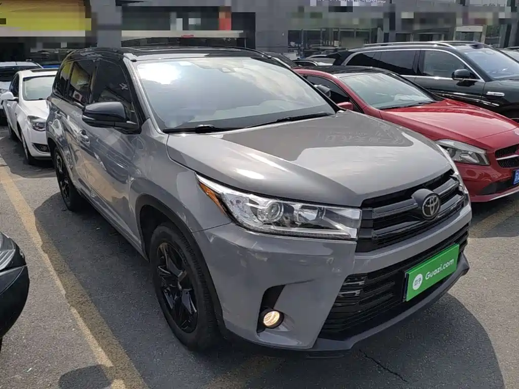 Toyota Highlander 2021 2.0T Luxury 7 мест
