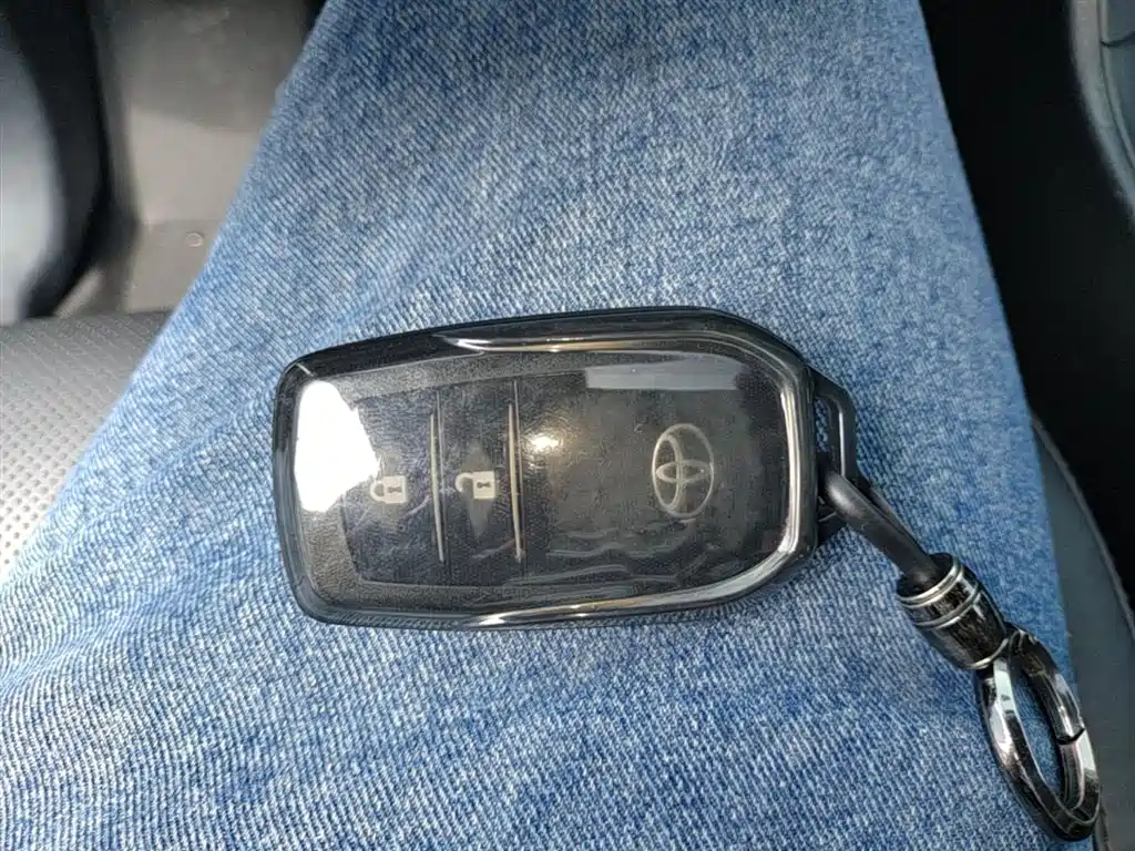 Toyota Highlander 2021 2.0T Luxury 7 мест