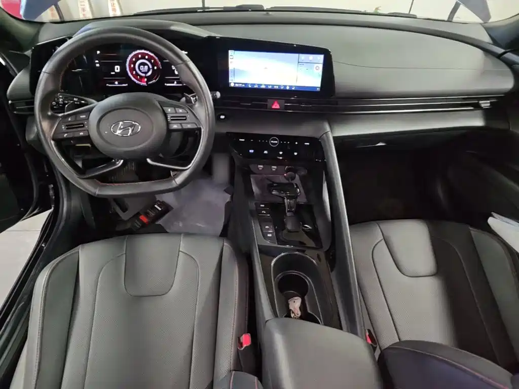Hyundai Elantra — миниатюра 10