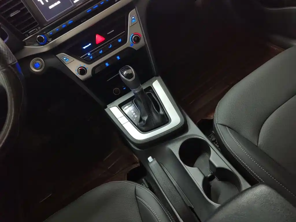 Hyundai Elantra — миниатюра 14