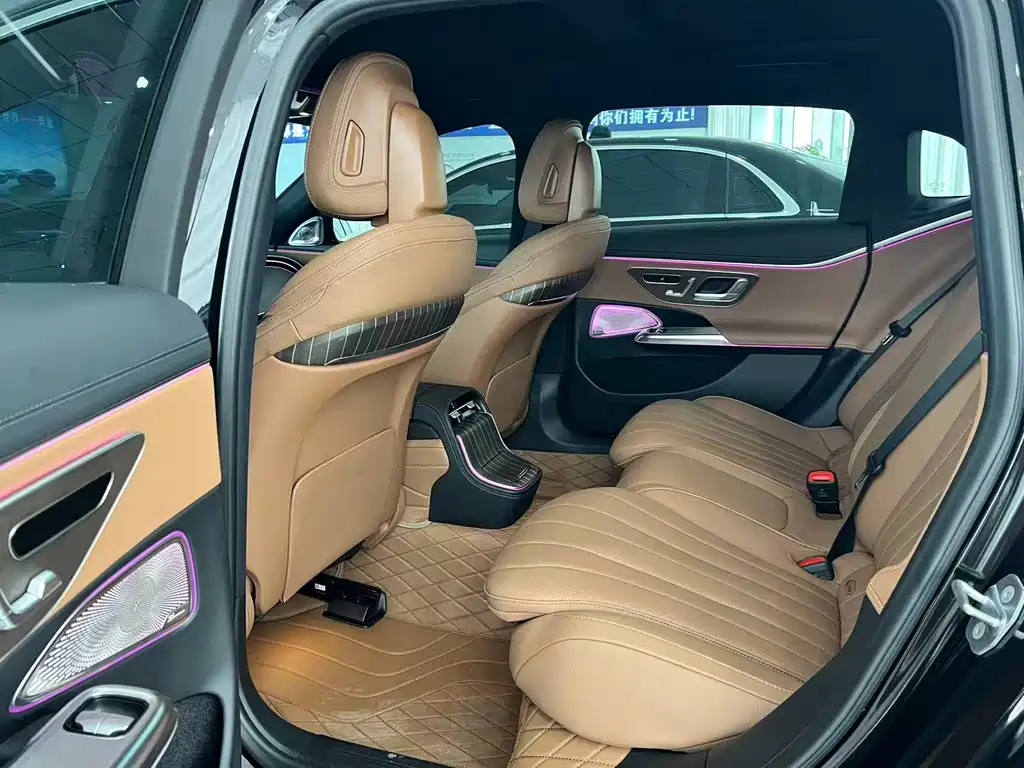 Mercedes-Benz E-Class — миниатюра 7