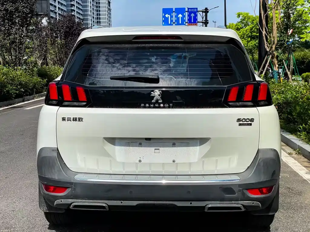 Peugeot 5008 — миниатюра 5
