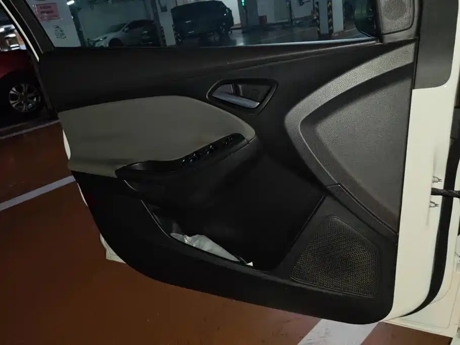 Ford Focus — миниатюра 7
