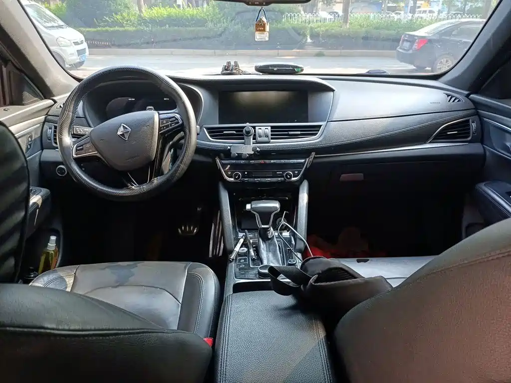 Borgward BX7 — миниатюра 6