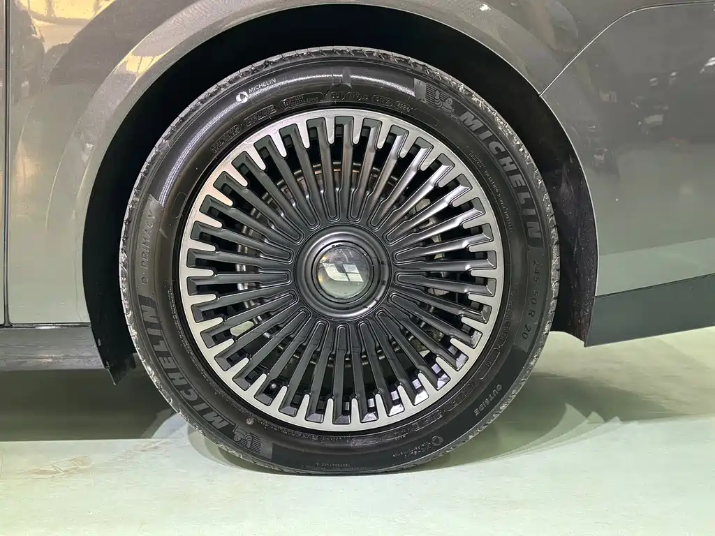 Li Auto Li MEGA — миниатюра 23