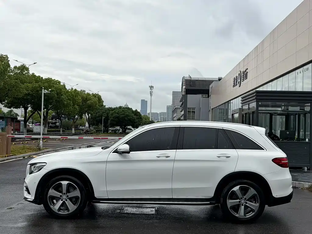 Mercedes-Benz GLC 2017 GLC 260 4MATIC Luxury