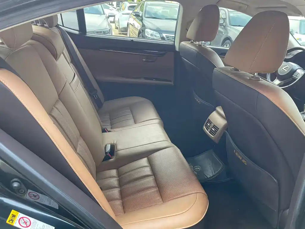 Lexus ES — миниатюра 11