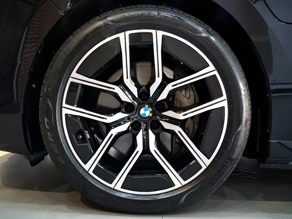 BMW i7 — миниатюра 24