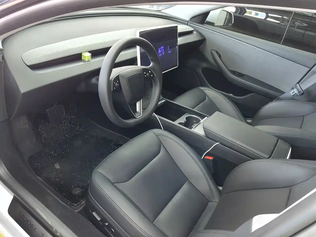 Tesla Model 3 — миниатюра 7