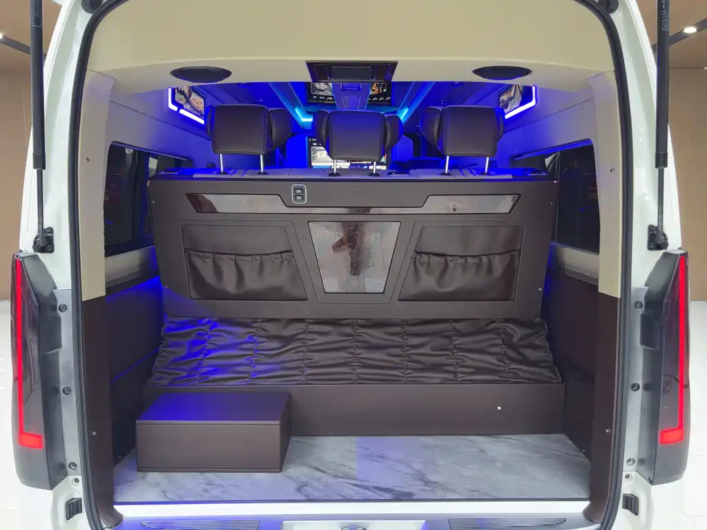 Toyota HiAce 2022 3.5L AT