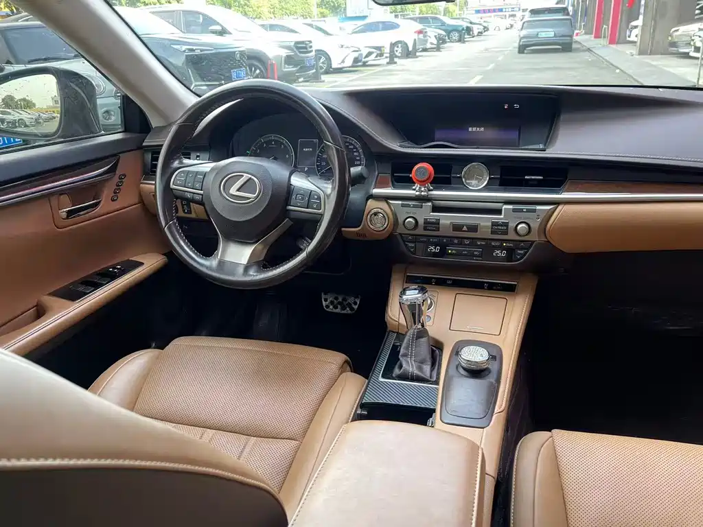 Lexus ES — миниатюра 9