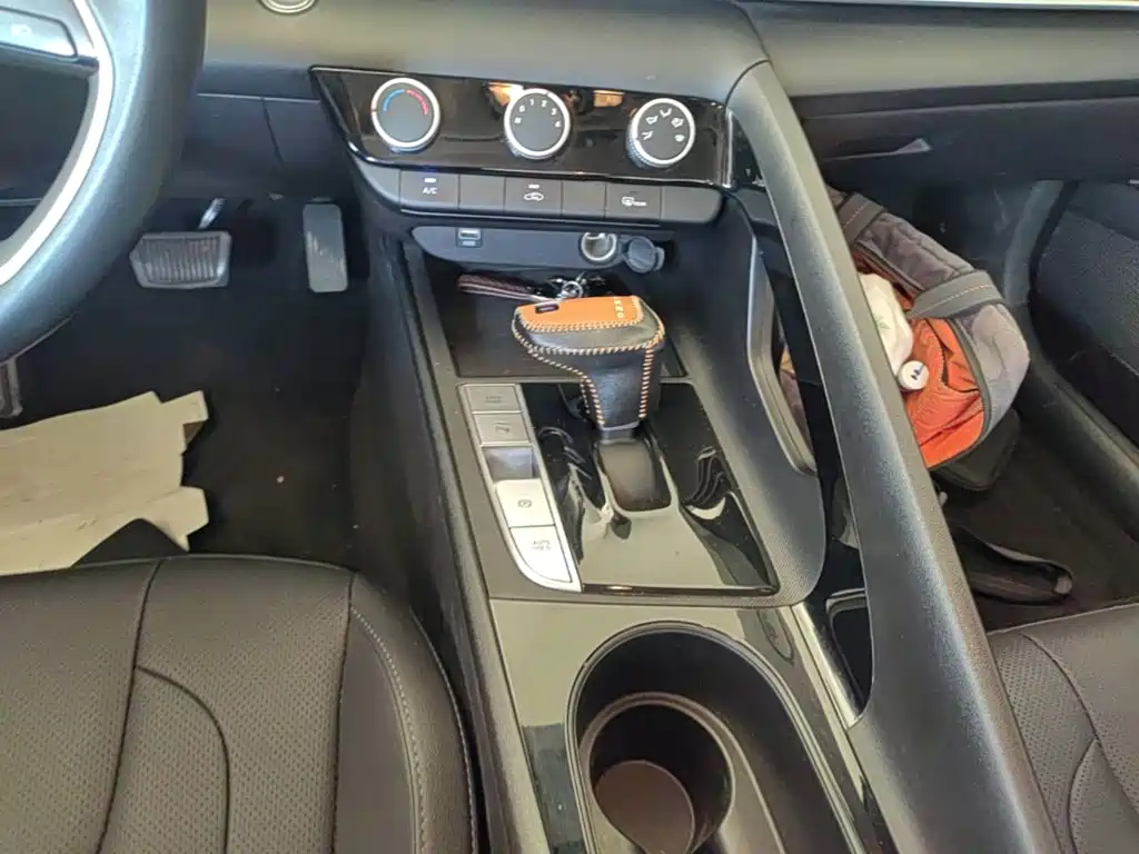 Hyundai Elantra — миниатюра 14